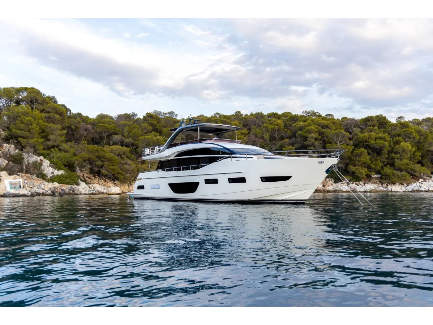 Vista - Motor Yacht in Alimos