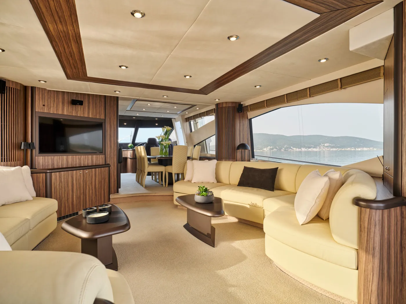 M FIVE - Motor Yacht in Alimos