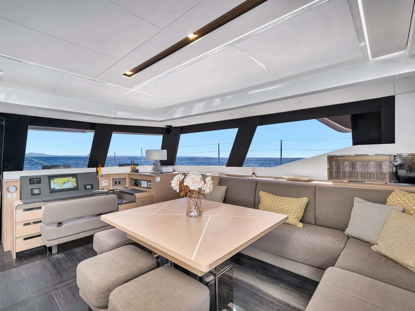 NEOW - Catamaran in Cannes