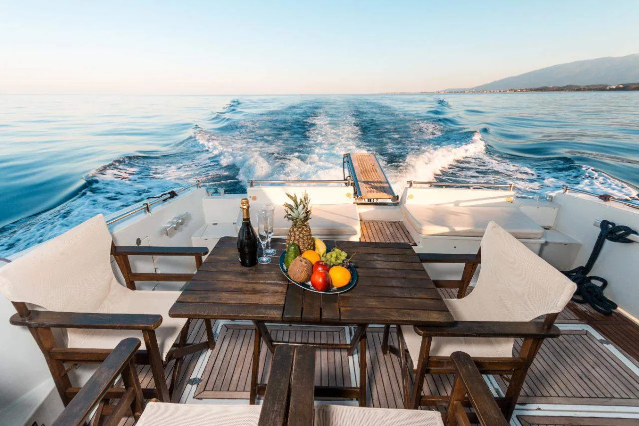 Ferretti 47 - Motor Yacht in Mikonos