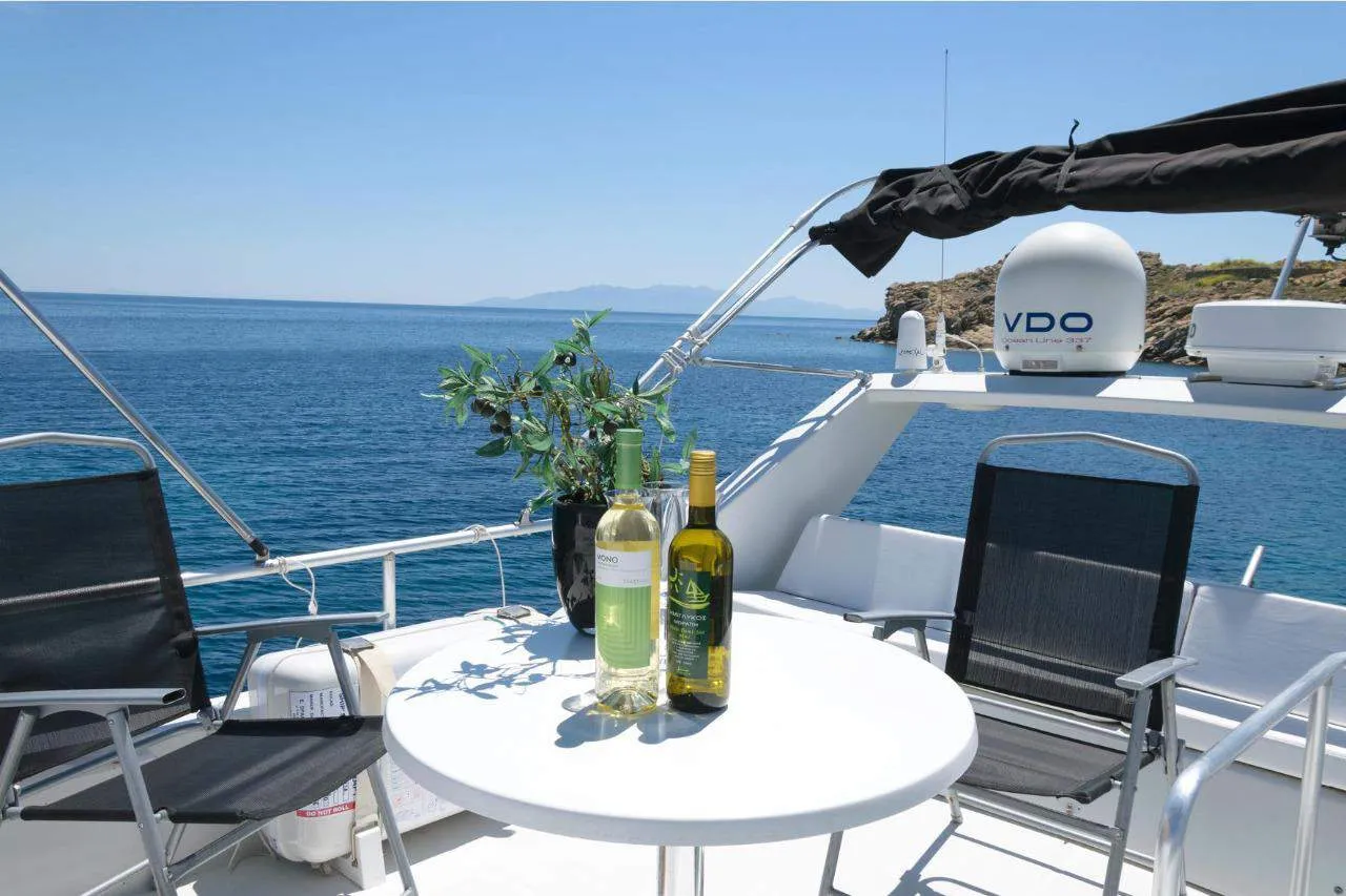 Ferretti 47 - Motor Yacht in Mikonos