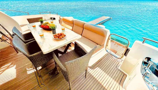 Azimut - Motor Yat içinde Mikonos