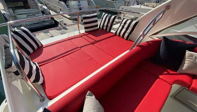 Cruiser 47 - Motor Yacht