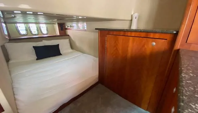 Cruiser 47 - Motor Yacht