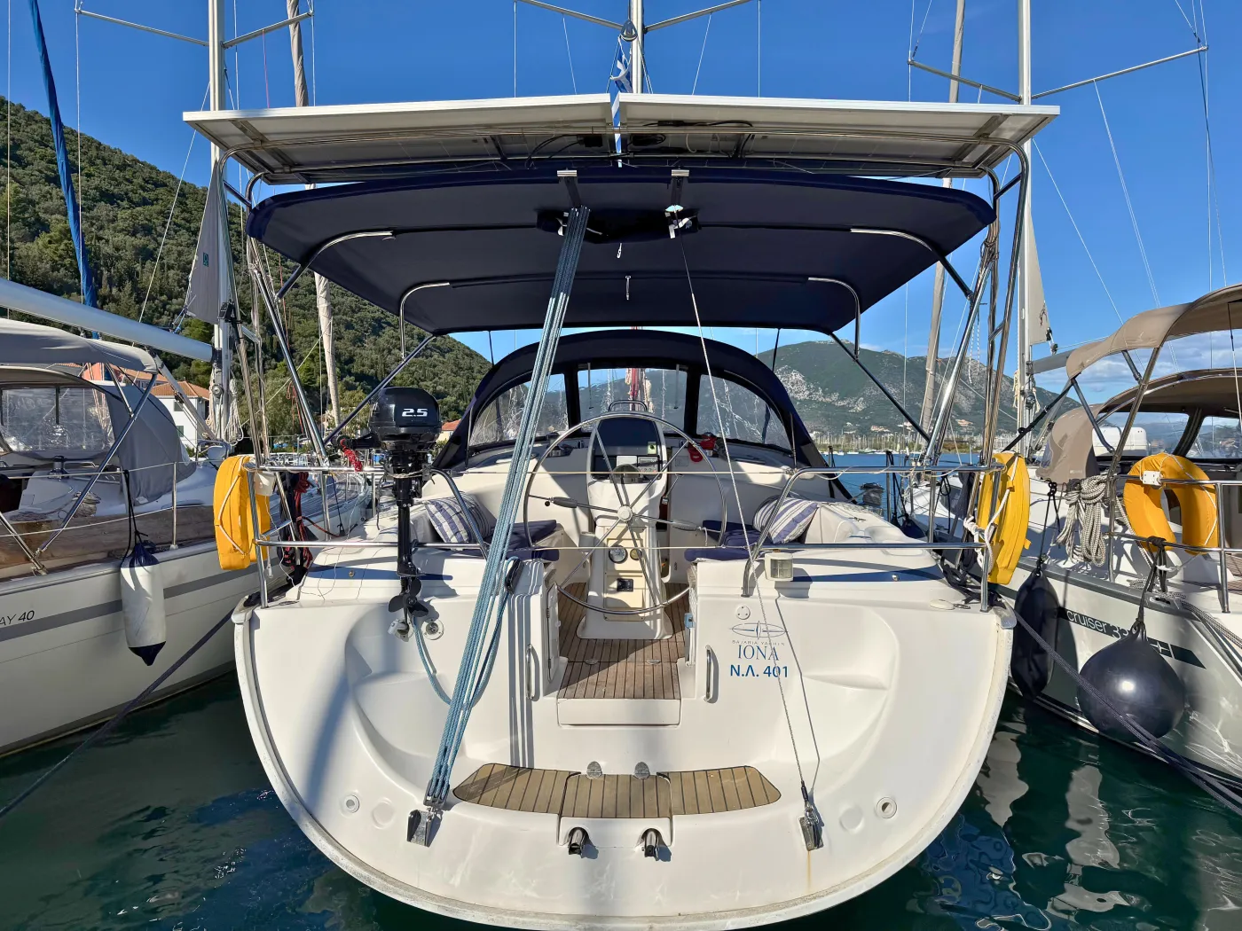 IONA - Sailboat in Vlicho