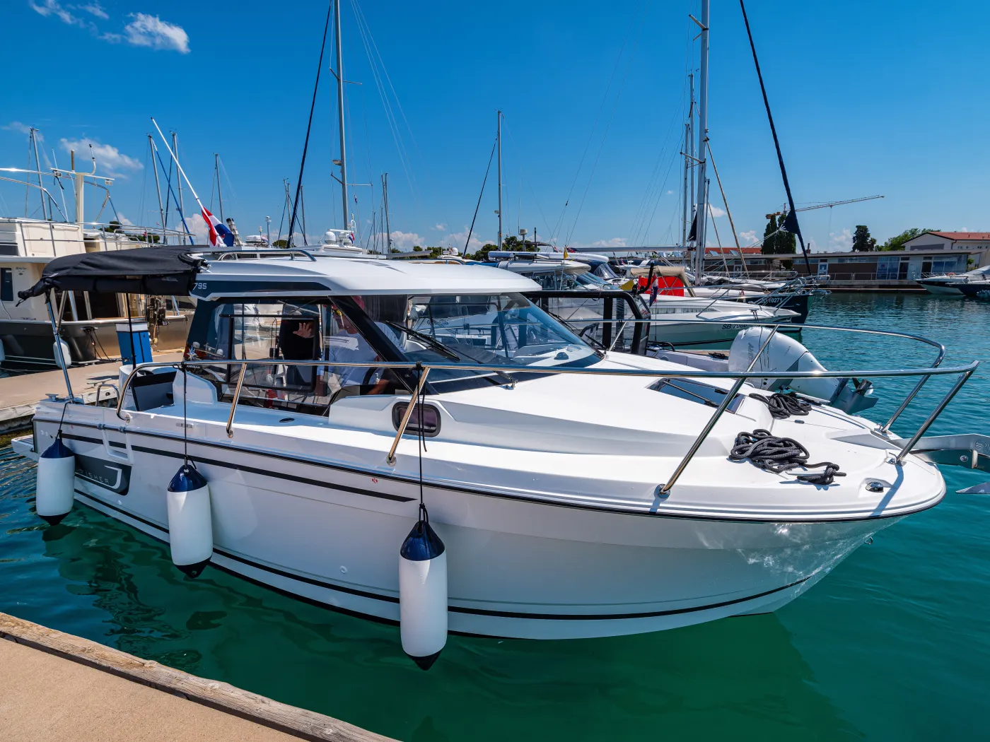 KlaPa - Motor Yacht in Novigrad