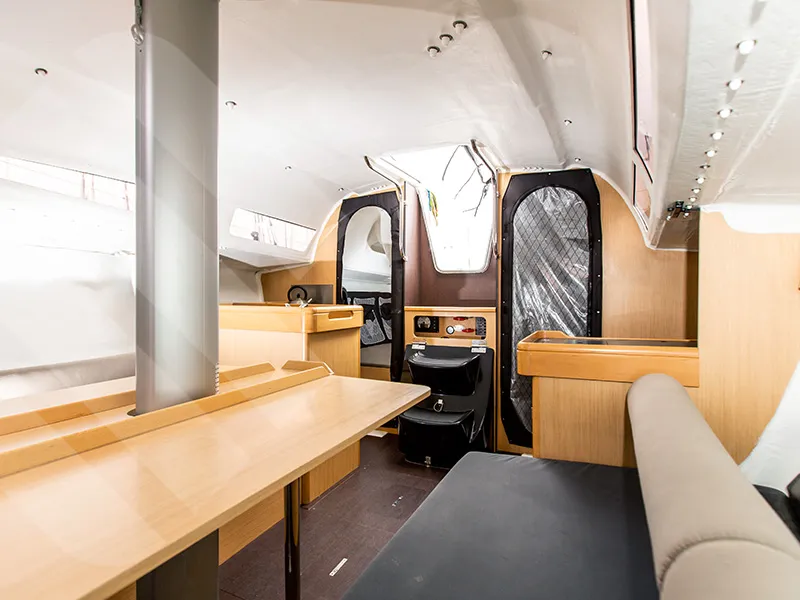 R2D2 - Yelkenli içinde La Trinité-sur-Mer