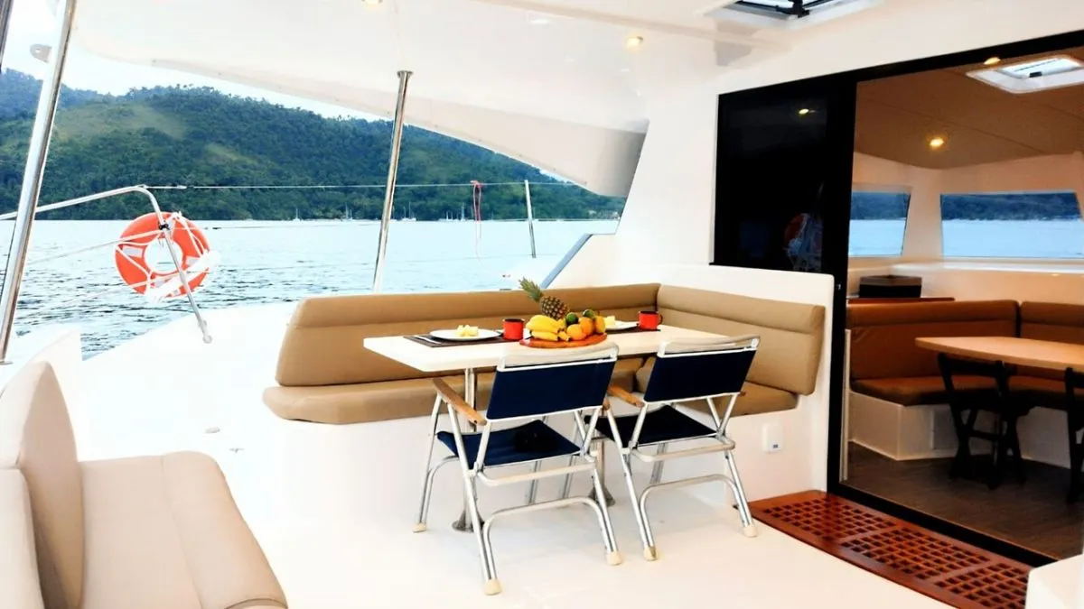Kanhka - Catamaran in Paraty