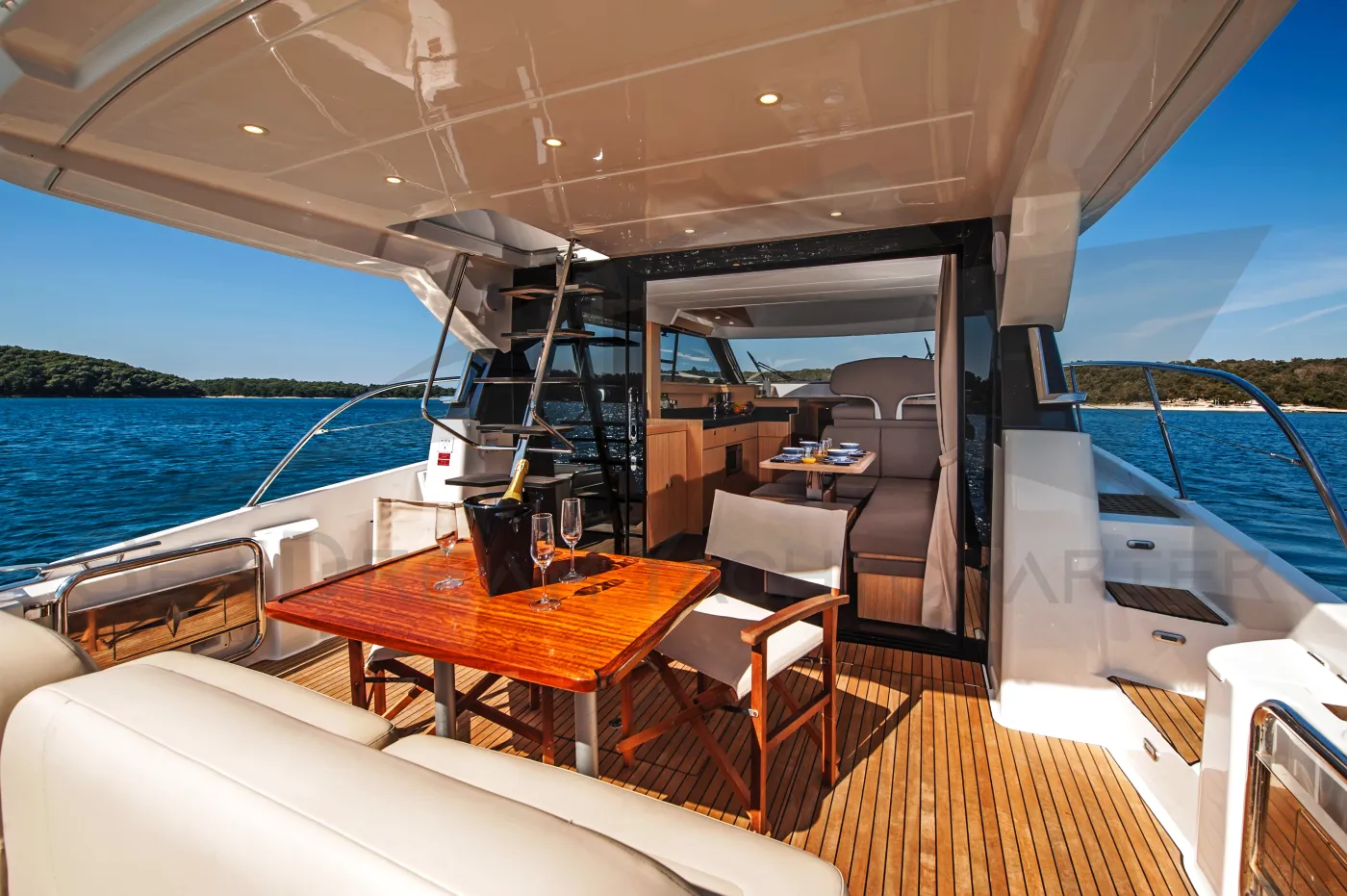 SUNSHINE - Motor Yacht in Bibinje