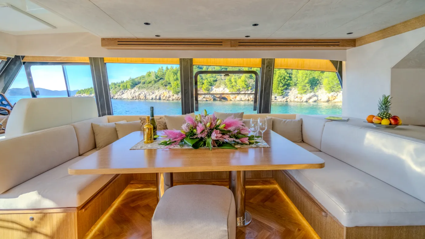 Cloud 9 - Motor Yacht in Komolac