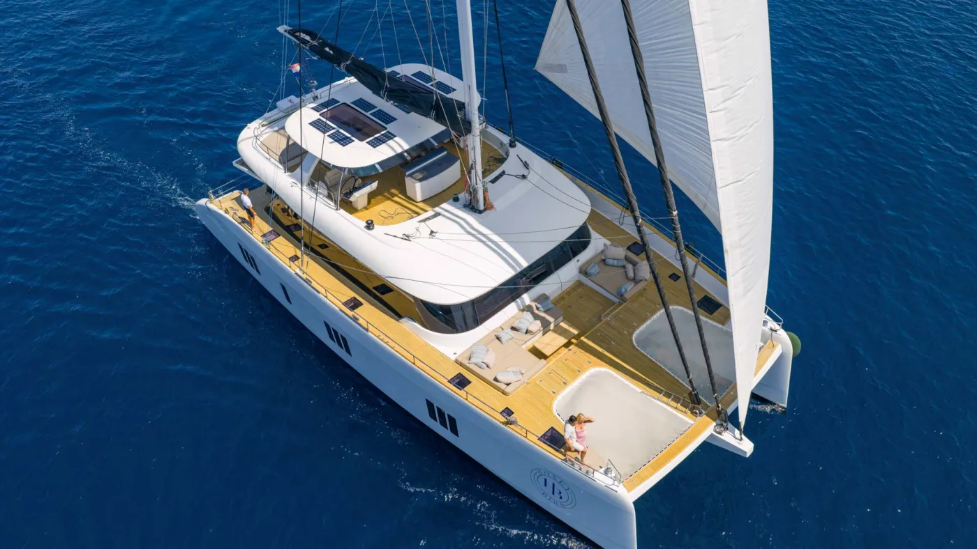 Honeybird - Catamaran in Šibenik