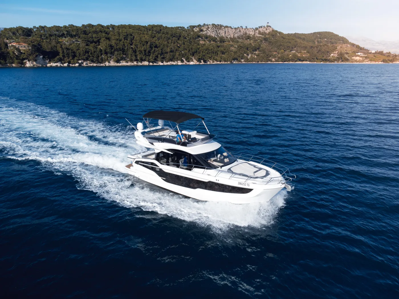 Premium - Motor Yacht in Seget Donji