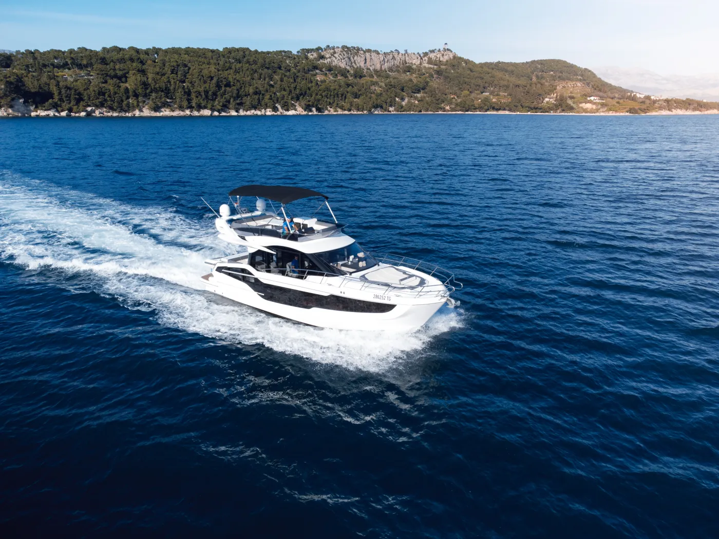 Premium - Motor Yacht in Seget Donji