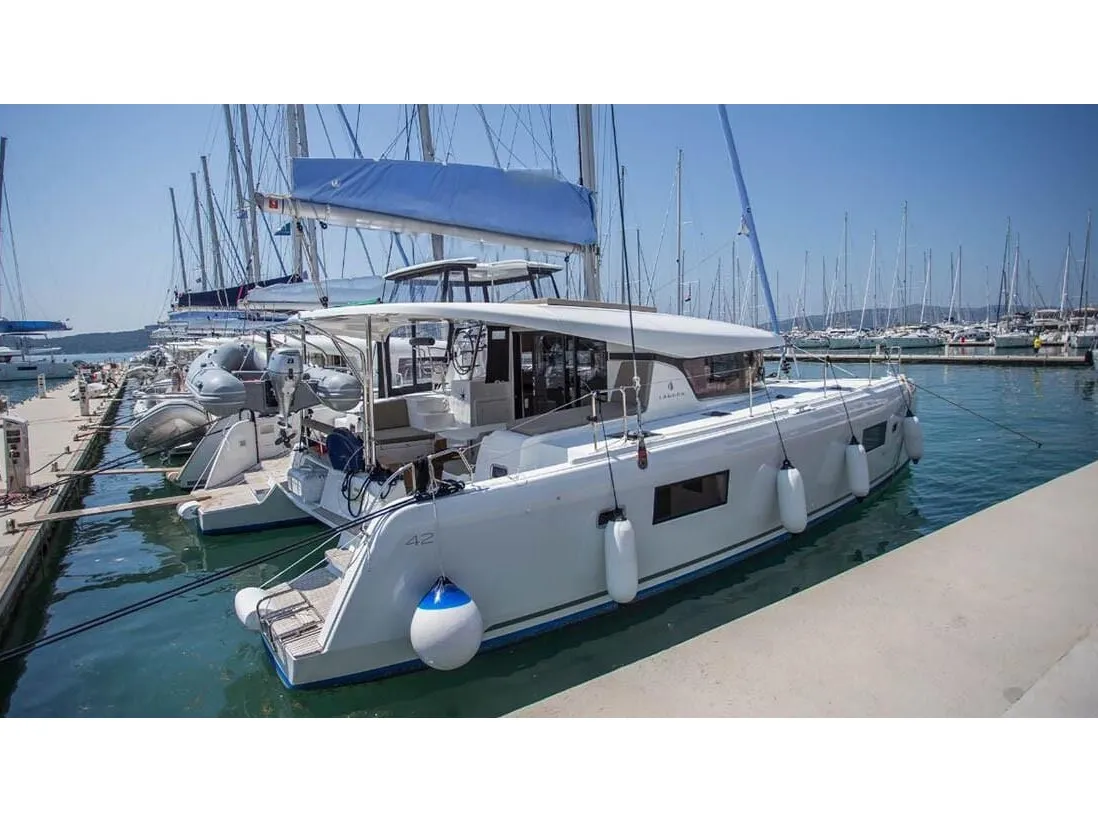 Ariel 3 - Catamaran in Koh Chang Tai