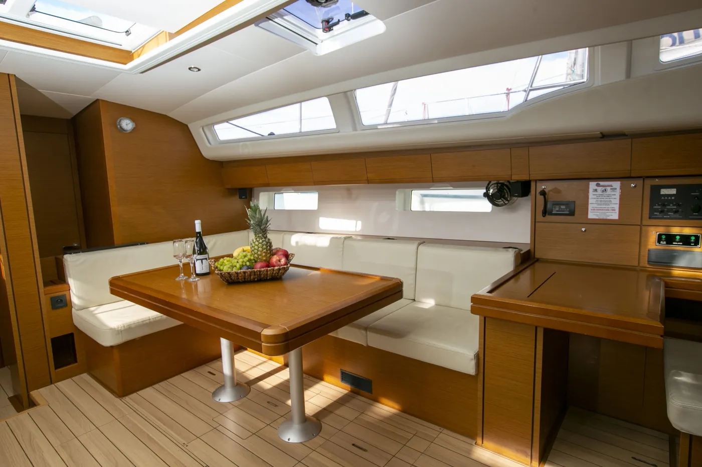 AMAZING ELLI - Sailboat in Piso Livadi