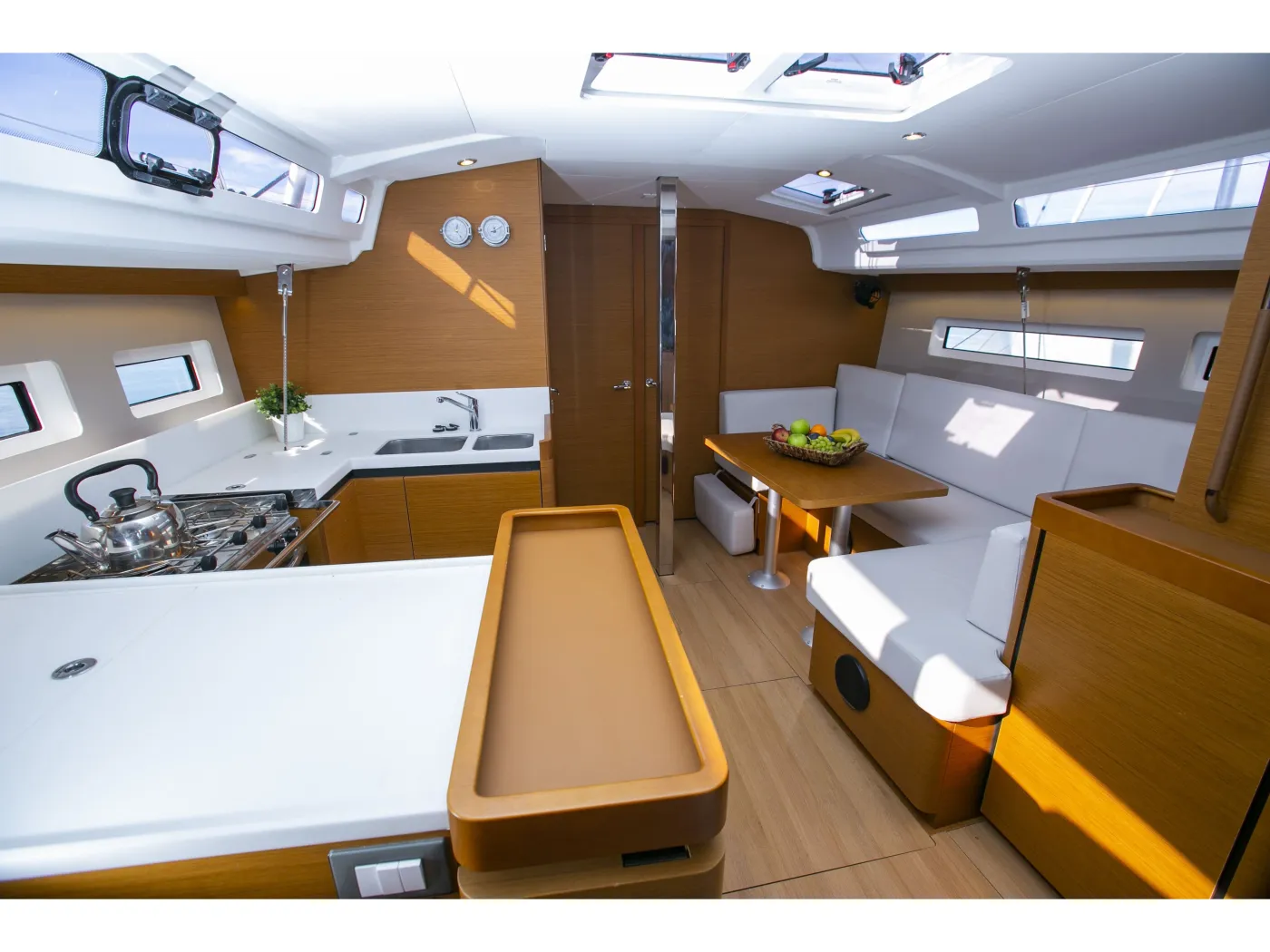 ENDEAVOUR - Sailboat in Neo Klima