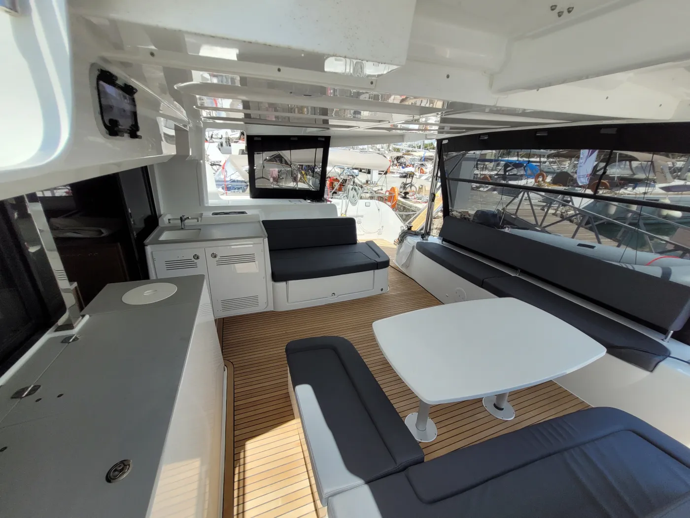 PERGISOS - Catamaran in Kallithea
