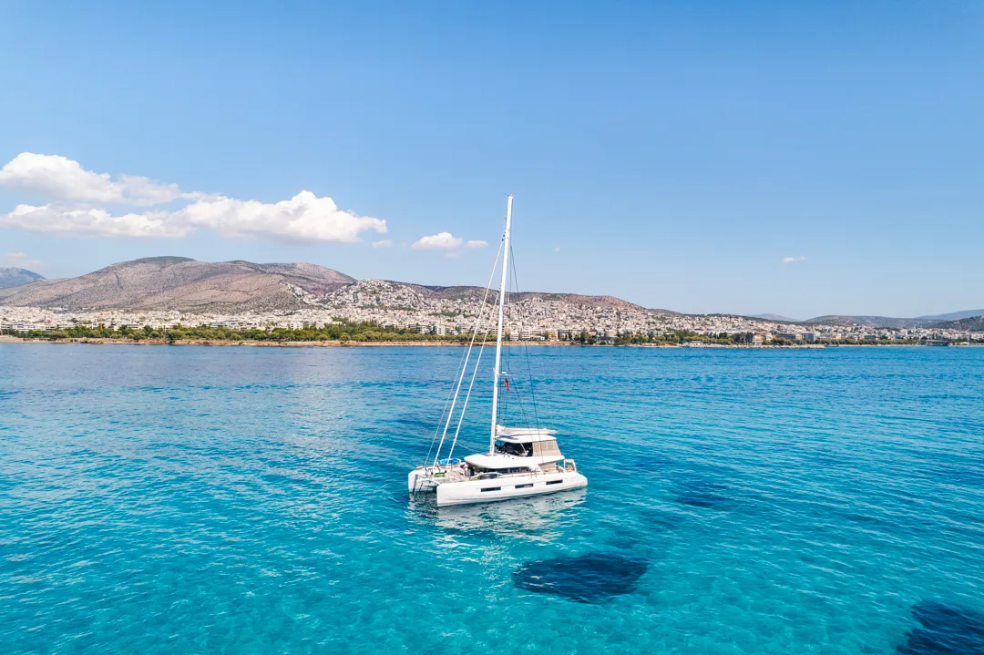 WHITE CAPS - Catamaran in Nea Peramos