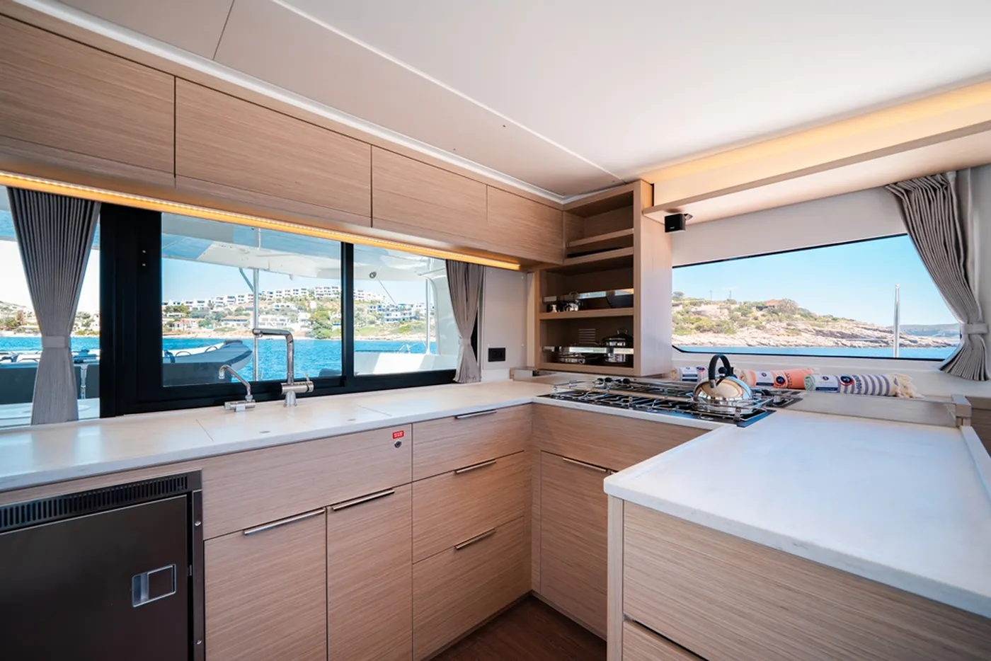 EMERALD - Catamaran in Kallithea