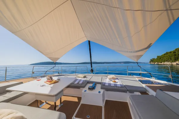 OCEAN LOUNGE
