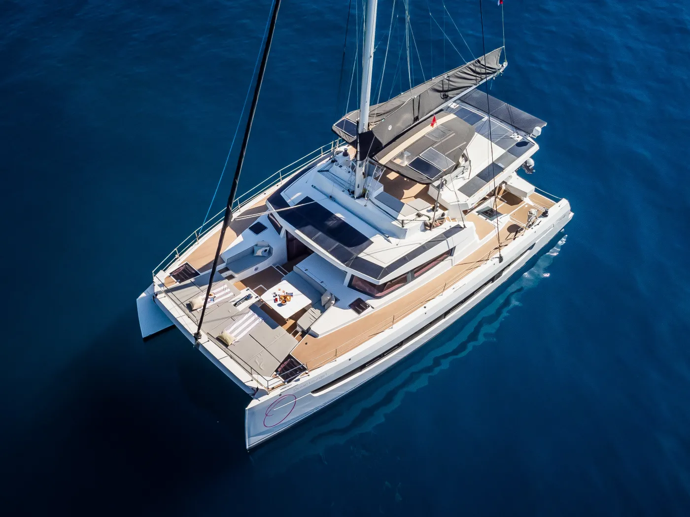 OCEAN LOUNGE - Catamaran in Alimos