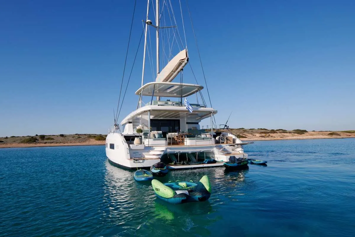 HAPPY - Catamaran in Alimos