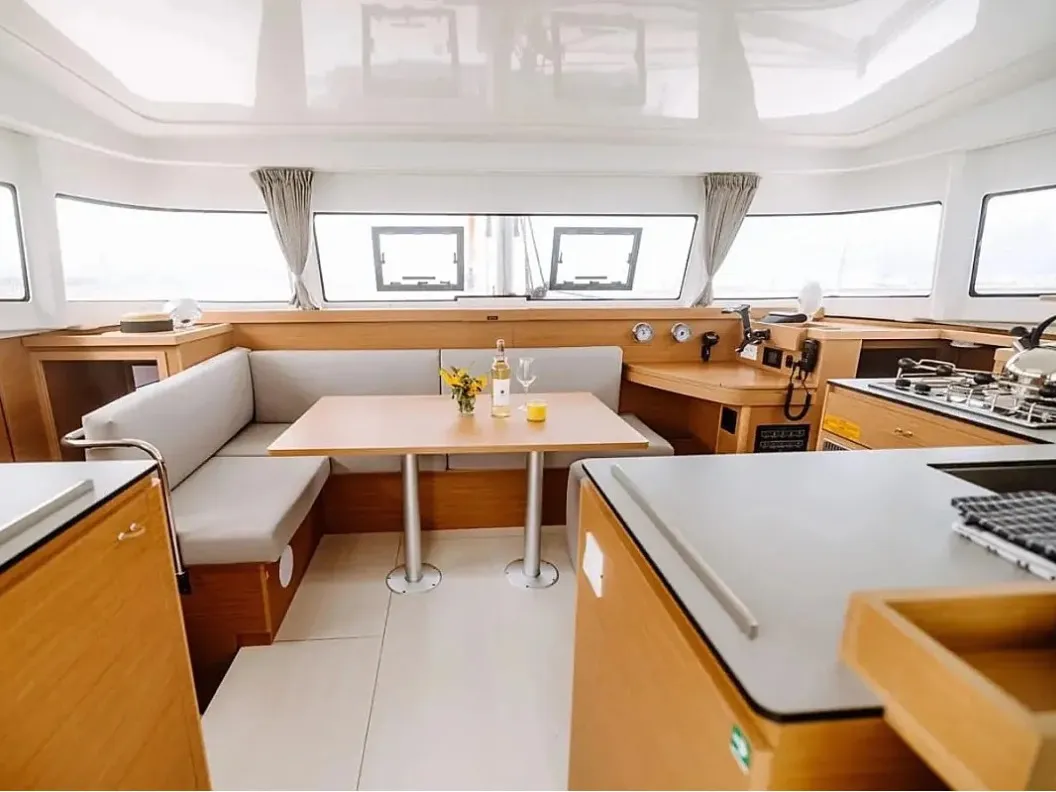 Lydia - Catamaran in Nikiana