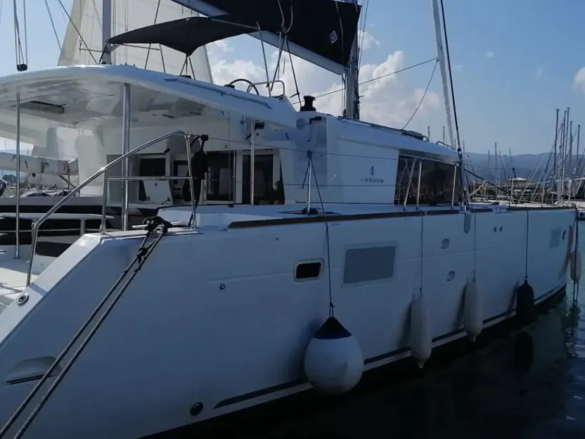 Endurance - Catamaran in Nikiana
