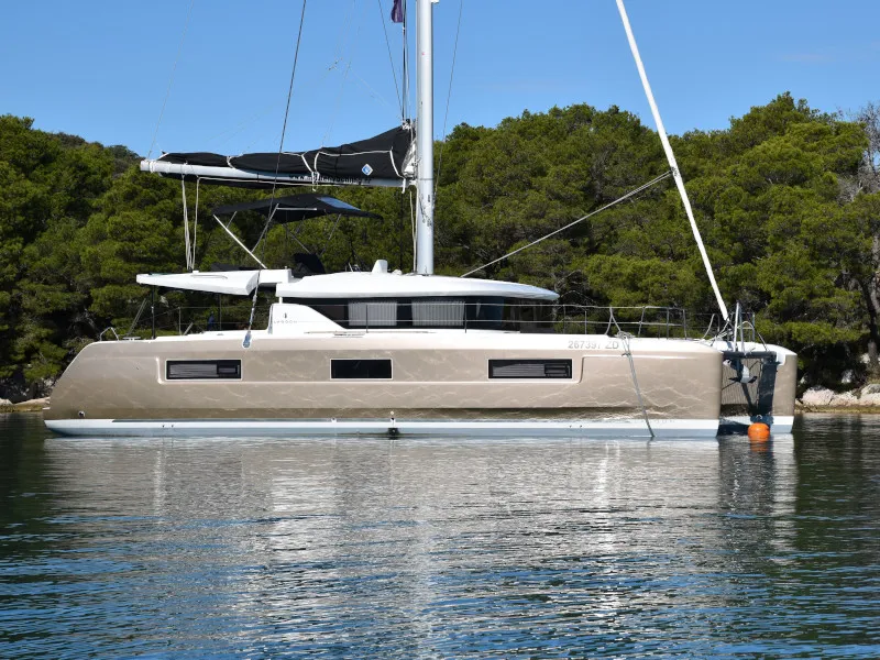 NOTORIOUS - Catamaran in Bibinje