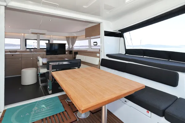 BRAND NEW LAGOON 43