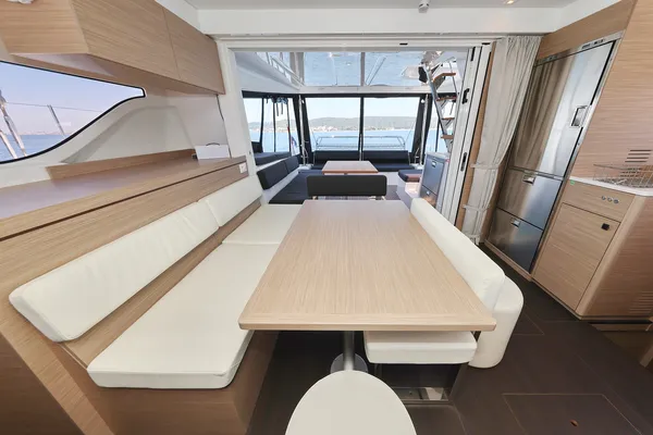 BRAND NEW LAGOON 43