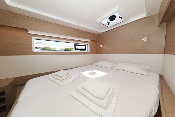 BRAND NEW LAGOON 43