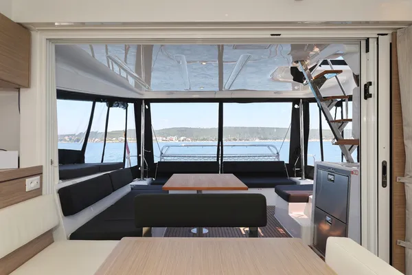 BRAND NEW LAGOON 43