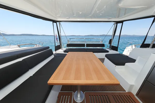 BRAND NEW LAGOON 43