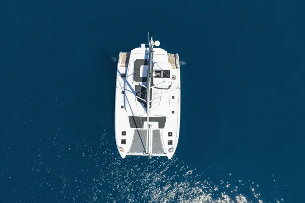 BRAND NEW LAGOON 43