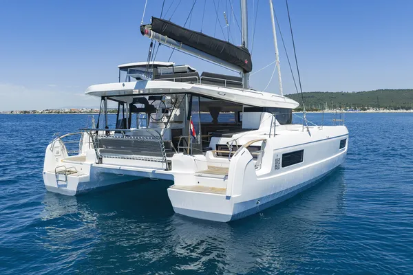 BRAND NEW LAGOON 43