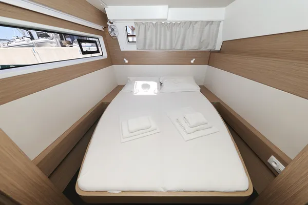 BRAND NEW LAGOON 43