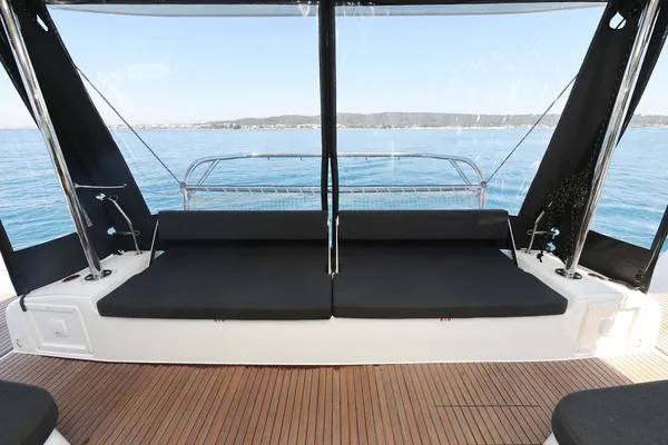 BRAND NEW LAGOON 43