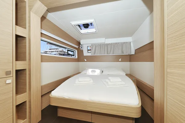 BRAND NEW LAGOON 43