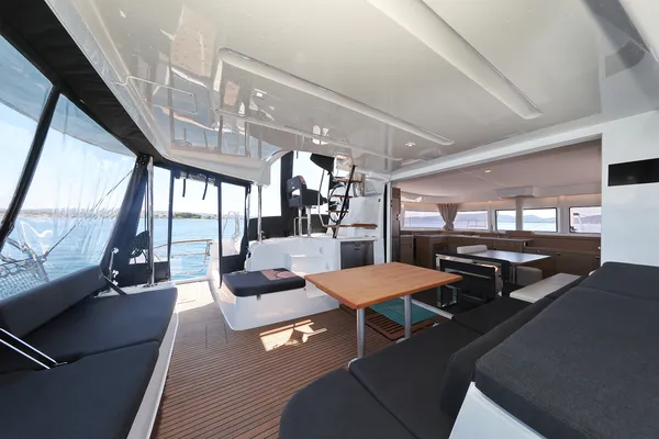 BRAND NEW LAGOON 43
