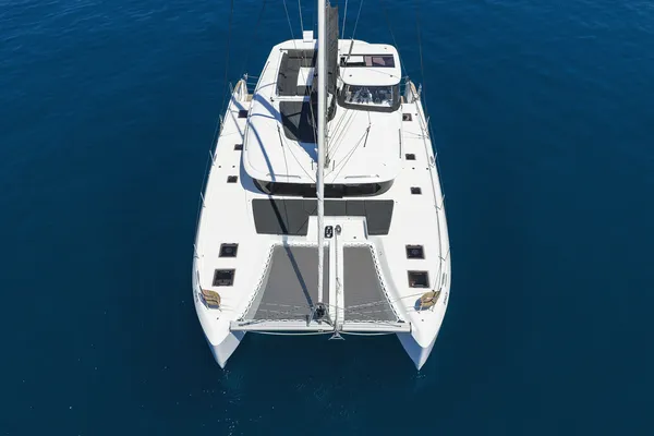 BRAND NEW LAGOON 43