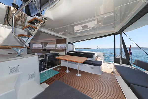 BRAND NEW LAGOON 43