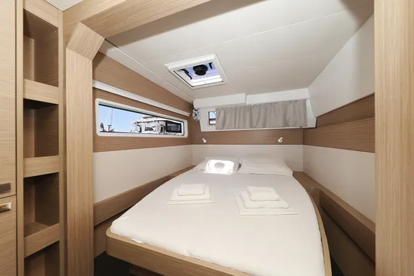 BRAND NEW LAGOON 43