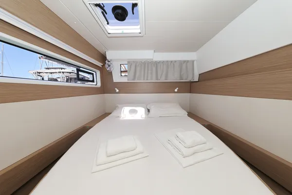 BRAND NEW LAGOON 43