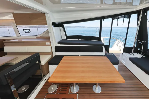 BRAND NEW LAGOON 43
