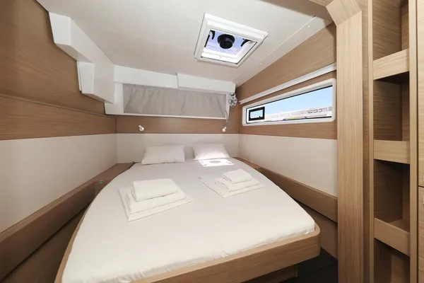 BRAND NEW LAGOON 43