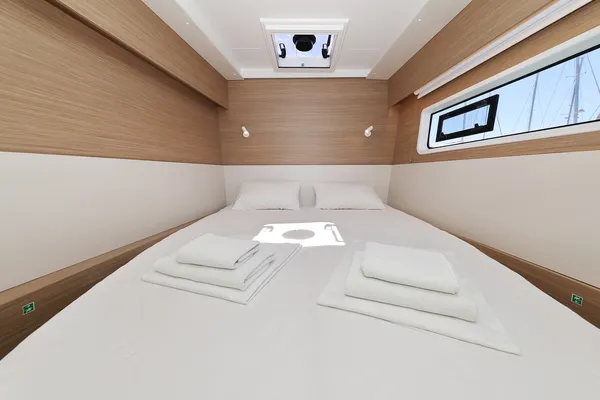 BRAND NEW LAGOON 43