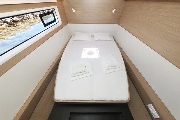 BRAND NEW LAGOON 43