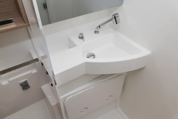 BRAND NEW LAGOON 43