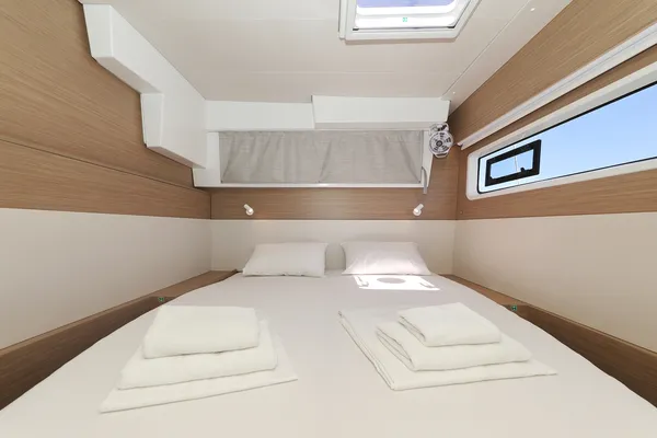 BRAND NEW LAGOON 43